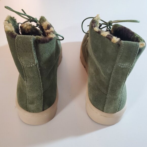 NWOT Bernardo Dana Green Suede Bootie with Camo Fleece Size 7.5 - Picture 4 of 7